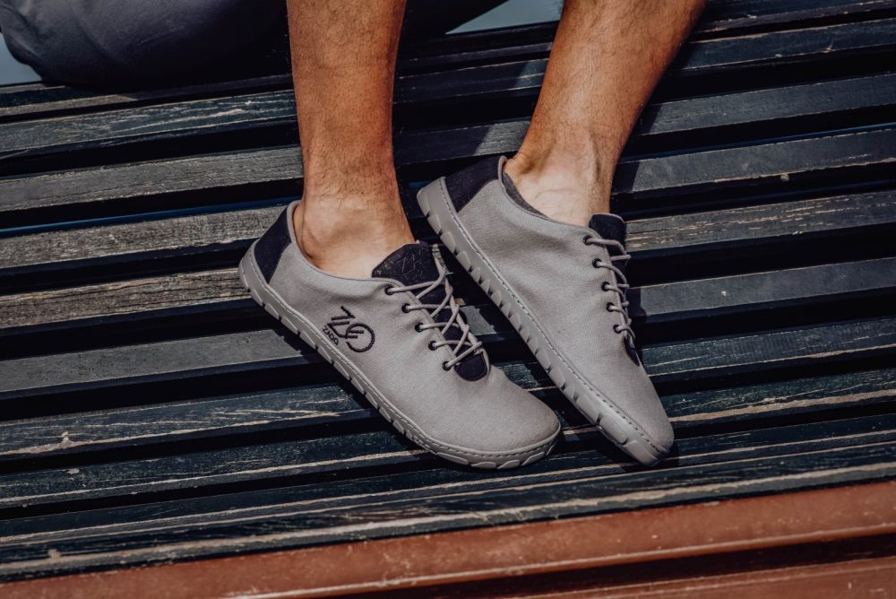 Qaro Black Gray